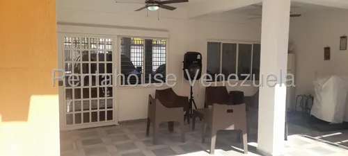 En Venta Casa - Urb. Vista Linda.