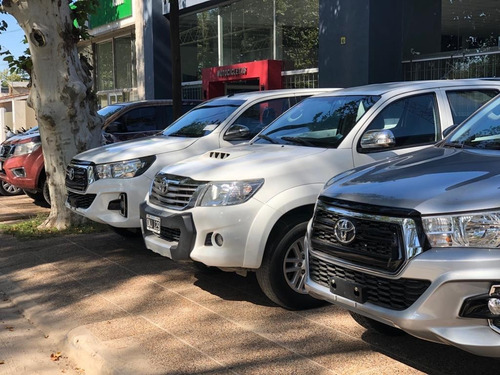 Imagen 16 de 21 de Toyota Hilux 2.8 Cd Srv 177cv 4x4 At 2017