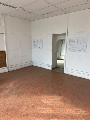 Se Arrienda Oficina Y Terreno Comercial (103057)