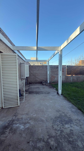 Casa De 3 Dormitorios Zona Valle Escondido