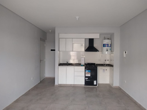 Departamento De 1 Ambiente Con Balcon Corrido En 1er Piso Contrafrente Con Aire Frio Calor Alquilado F: 8674