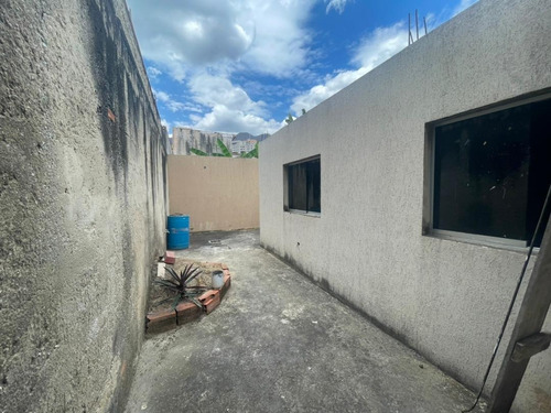 Imagen 4 de 5 de Quinta En Venta Zona El Parral