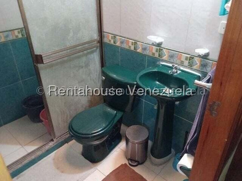Daniela Linarez Vende Casas En Excelente Urbanismo De Cabudare Posee 226m2 Ademas De Dos Anexos Idependientes Y Se Encuentra En Impecables Condiciones Con Todos Los Servicios Basicos