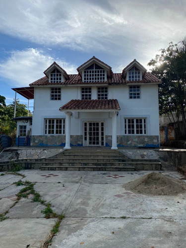 Venta Casa Colinas De Guataparo Valencia Con Pozo