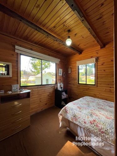 Linda Casa A Orilla De Lago