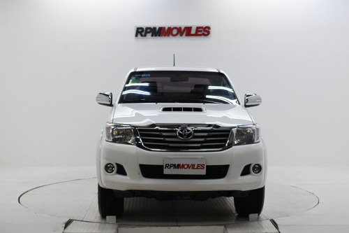 Imagen 2 de 11 de Toyota Hilux Srv Cuero 3.0tdi 4x4 Manual 2014 Rpm Moviles