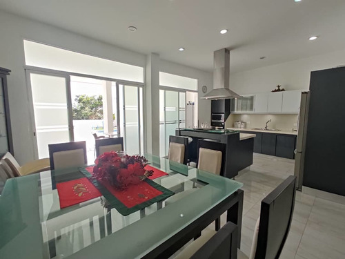 Imagen 4 de 20 de Cf. Se Vende Casa En Colinas De Pirineos, Sector Mirador.