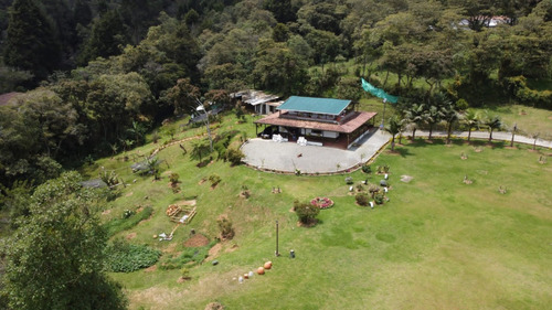 Casa Finca Ubicada En La Vereda Alto De Medina En El Municipio De Guarne Antioquia A 15min De La Autopista Medellín Bogotá Y A 15min De La Estación Del Metro Del Parque Arví