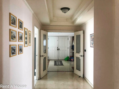 Venta De Apartamento Amoblado En Ph Miramar Plaza, 20-2821