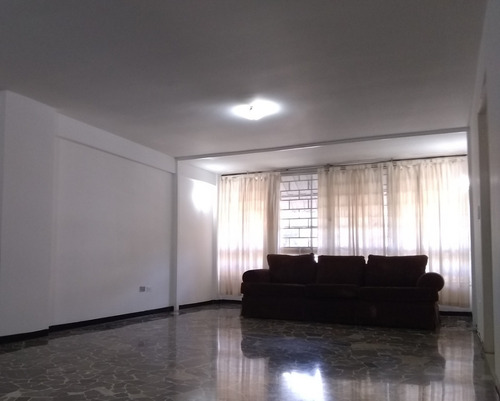 Imagen 2 de 10 de Acogedor, Amplio, Iluminado Apartamento De 110,11 M2, Buena Distribución, Urb El Marques