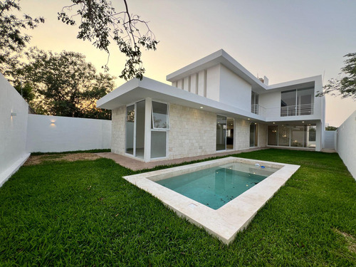 Casa En Venta Merida, Komchen En Privada, Entrega Inmediata.