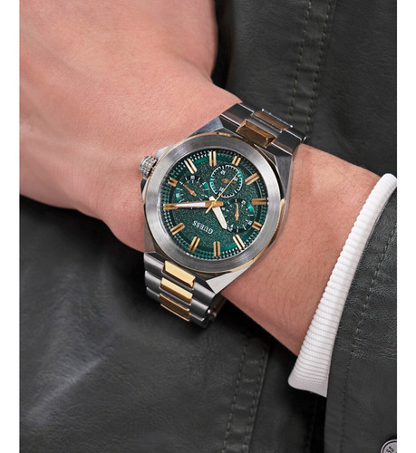 Reloj Guess Dashboard Verde Caballero Correa Bitono Bisel Plateado Fondo Verde Oscuro