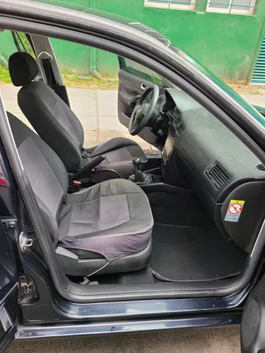Volkswagen Jetta 2.0 L4 Mt