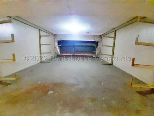 Ag. Vende Excelente Local Comercial A Pocos Metros Del Sambil La Candelaria