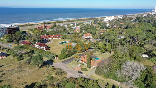 Venta De Terreno De 967 M2 , En San Rafael, Punta Del Este. A 200 Mts Del Mar.