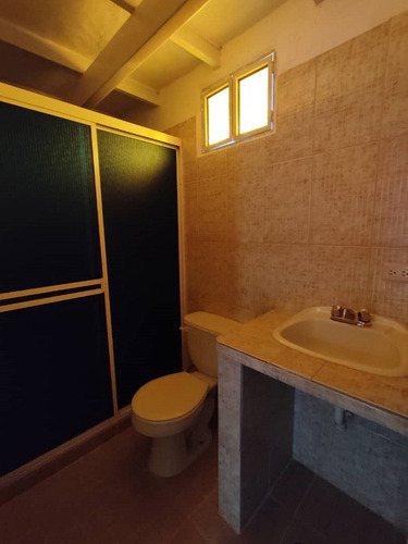 Vendo Espectacular Casa De 1.554 M2 De Terreno, 825 M2 De Construcción: 6h, 7b, 20 Pe, Ref. 800.000 - San Rafael De Tabay, Merida