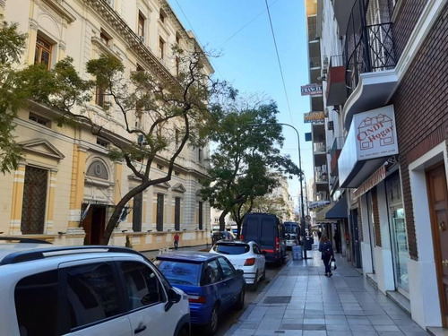 Imagen 5 de 12 de Congreso Frente Al Departamento Central De Policia, Local De 68 M2 En Una Sola Planta, Con Renta