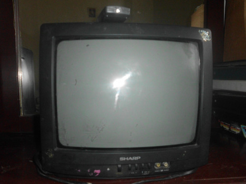 Imagen 1 de 5 de Televisor Usado Marca Sharp Prende Y Se Apaga ,