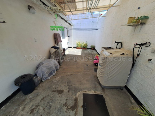 Casa En Venta Yucatan , Zona Norte Barquisimeto, Amplia, Tanque Subterraneo, Mls 24-22024 Dh