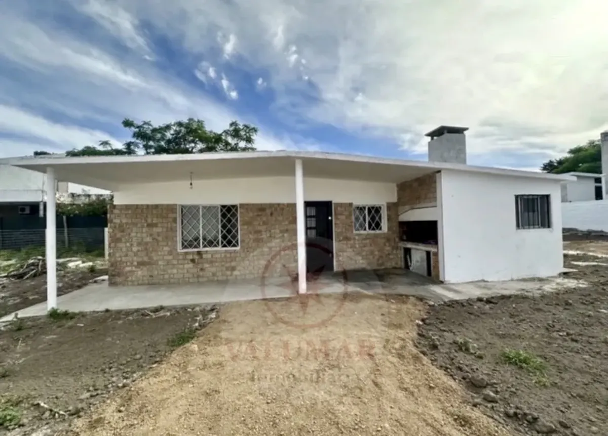 Alquiler Casa 1 Dormitorio Parrillero Techado Estufa A Leña Amplio Terreno En Altura Por Calle Asfaltada A 50 Metros De Pérez Butler Y 200 Metros Al Norte De Giannattasio Acceso A Todos Los Servicios · Foto 3