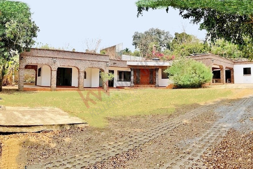 En Renta Casa De 1 Nivel En Zona Norte De Cuernavaca Privada, Jardín, Sótano Y Espacio Extra