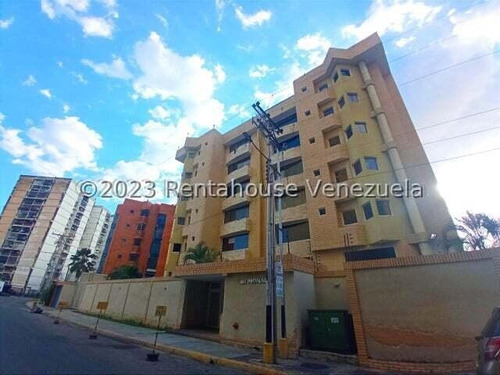 Apartamento En Venta En San Jacinto Maracay 24-8103  Hp