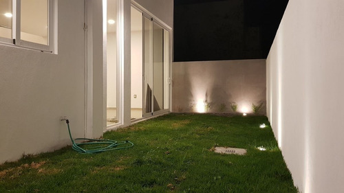 Preciosa Casa En La Condesa Juriquilla, Estudio O 4ta Recamara En P.b, Jardín.-