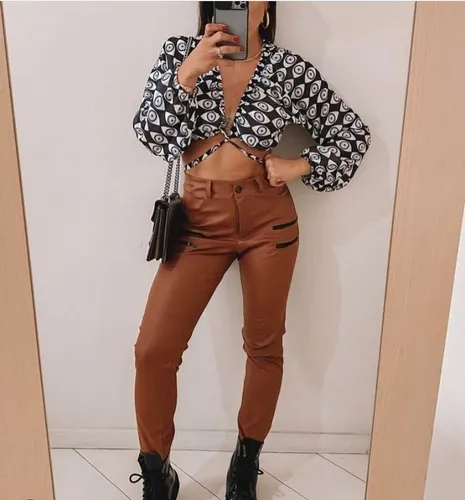 Calça de couro com ziper best sale na perna