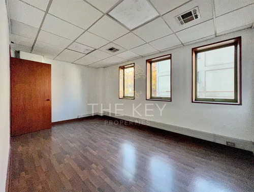 Oficina En Venta En Calle Encomenderos, Barrio El Golf