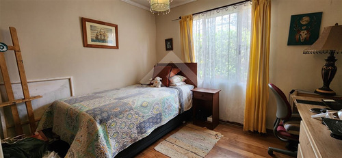 Casa En Venta De 5 Dorm. En Peñalolén