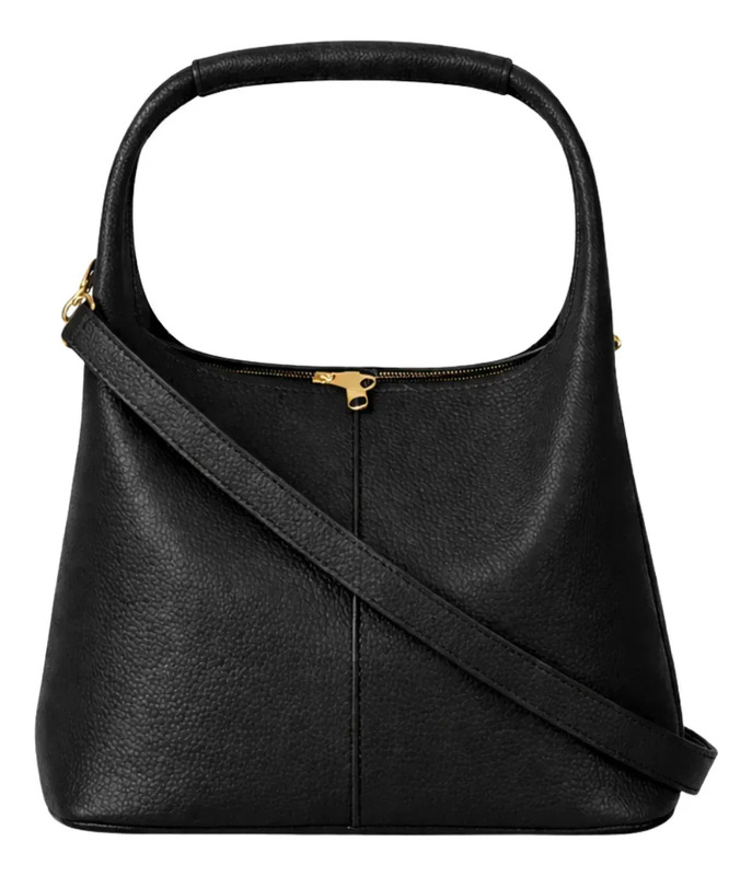 Bolsa feminina preta de tamanho médio, com design estruturado, alça de ombro, alça transversal e fechamento por zíper com detalhe dourado.