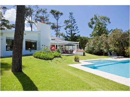 Excelente Propiedad A 100 Metros Del Mar - Ref: 5694