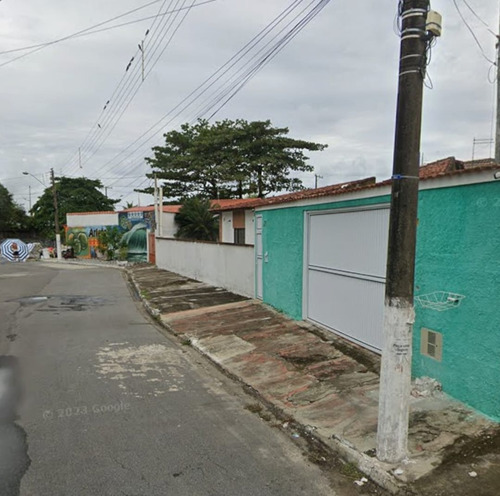 Casa 3 Dormitorios, 1 Suite, Mobiliada, 30 Metros Do Mar, Locação