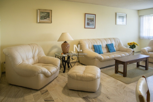 Departamento En Venta De 3 Dormitorios.- Ref: 3646