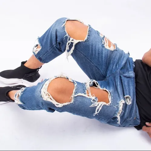 Pantalon De Jean Corte Mom Con Rotura Marca Volsano Mod.dani