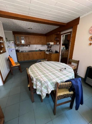 Casa Con Galpón En Barrio Las Avenidas