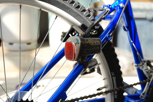 Imagen 4 de 7 de Luz Cateye Trasera Flashing Roja Auto Sensor Bicicleta