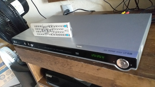 Imagem 2 de 10 de Aparelho De Dvd LG Com Controle Remoto Karaokê Funcionando
