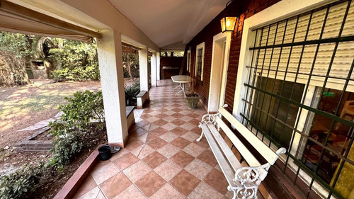 Casa En Venta - 3 Dormitorios 1 Baño - Cochera - 1.417mts2 - Parque Leloir, Ituizangó