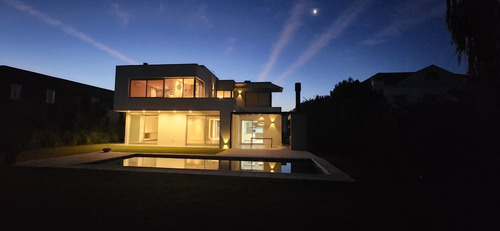 Sin Comision. Urgente!!! Escucho Oferta Razonable. Con Renta. Inmobiliarias Abstenerse.