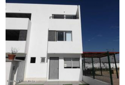 Venta. Cerrito Colorado - Casa Para Entrega Inmediata, 3 Recamaras