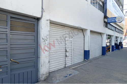 Edificio Con Local En Esquina Sobre Avenida Principal: Calz. Ignacio Zaragoza