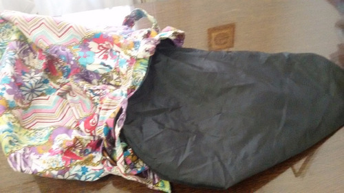 Dos Bolsos Tipo Playeros, Uno De Blaque