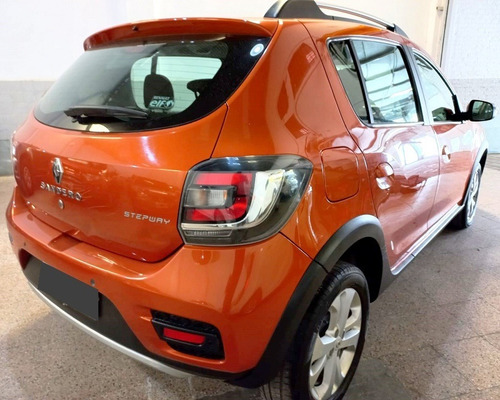 Imagen 8 de 11 de Renault Sandero Stepway 1.6 Privilege 2015