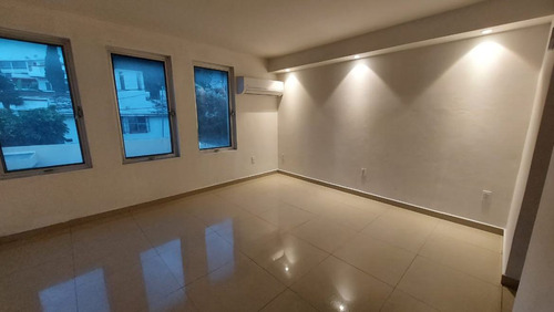A Unas Cuadras De Plaza Galerías - Roq-1302-cc