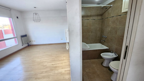 Departamento Sobre Av. Alsina