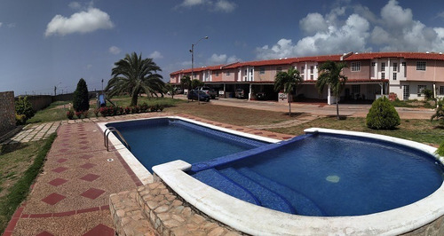 Imagen 7 de 9 de Re/max 2mil Vende Excelente Townhouse En Urb. Cerrada - Isla De Margarita