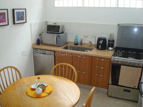 Imagen 7 de 13 de Casa Venta Tzas Del Club Hipico Mls # 21-24511 Hermosa Casa Actualizada, Fresca E Iluminada Con Mucho Potencial. Cuenta Con Hermosos Pisos De Granito Blanco.