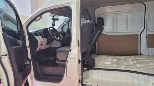 Toyota Hiace 2.8 Tdi Furgón 6at L2h2 3a 5p