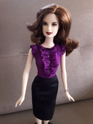 Boneca Barbie Esme Twilight Saga Breaking Dawn Com Pedestal 